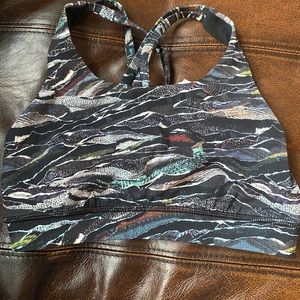 Lululemon sports bra size 4
